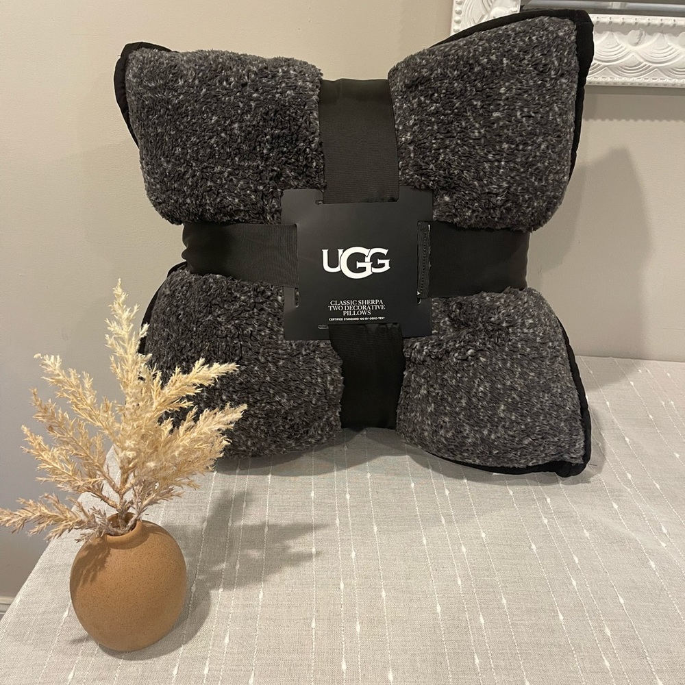 NWT®UGG Classic Sherpa Ultra Soft 2 PACK Toss Pillows Black, Gray, White 20"x20"